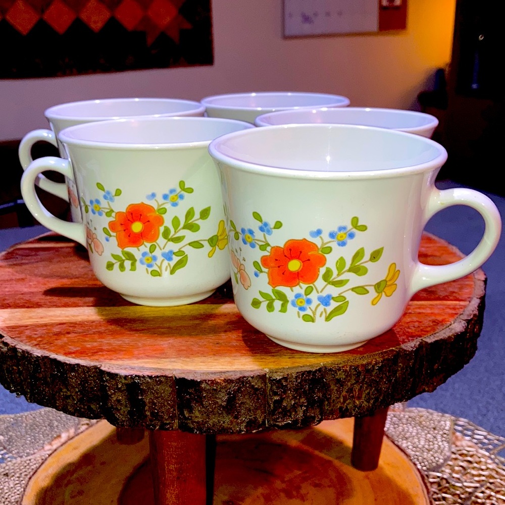 - 5 vintage Corelle by Corning tea cups. It perfect condition. Available again!